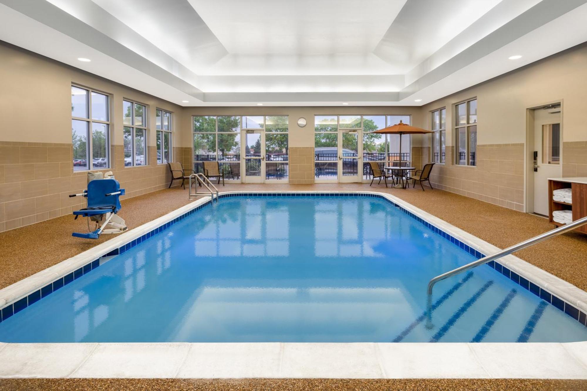Holiday Inn Express & Suites Colorado Springs-Airport By Ihg Eksteriør bilde