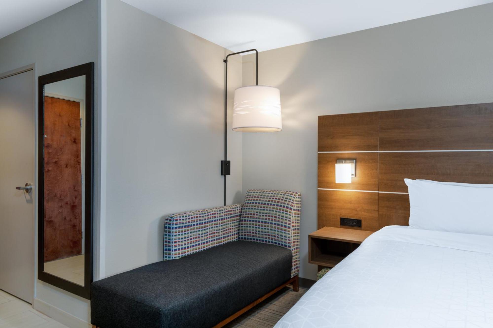 Holiday Inn Express & Suites Colorado Springs-Airport By Ihg Eksteriør bilde